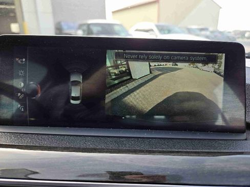 Used 2017 BMW 330i xDrive SPORT image 17