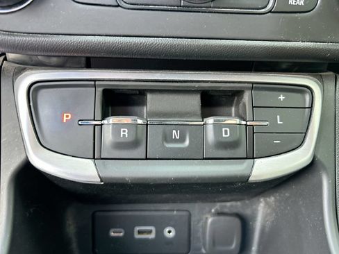 Used 2024 GMC Terrain SLE AWD/4WD image 19