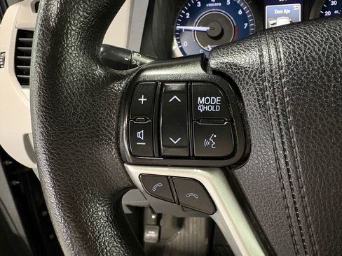 Used 2019 Toyota Sienna LE image 17