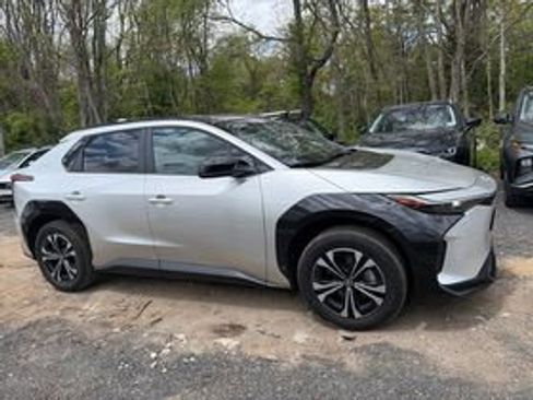 Used 2025 Toyota bZ4X AWD w/ Weather Package image 4