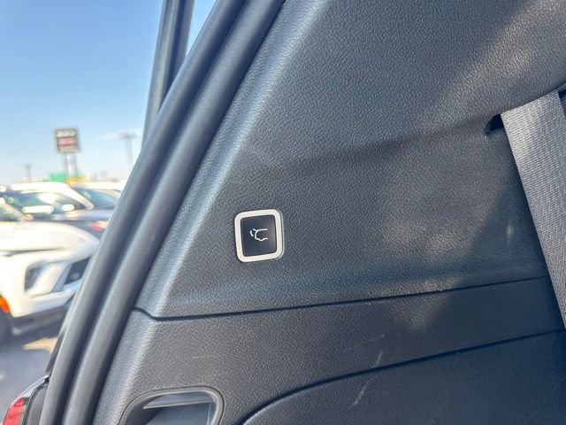 Used 2025 Chrysler Pacifica Limited FWD image 6