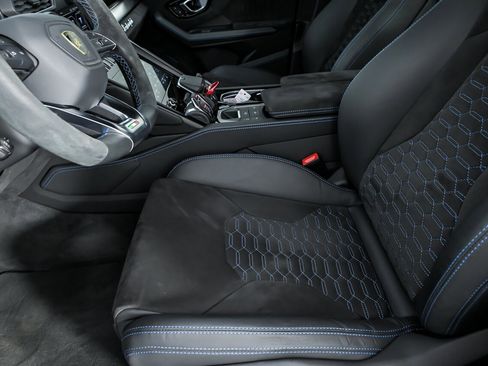 Used 2022 Lamborghini Urus AWD/4WD image 22