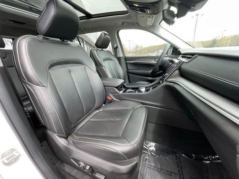 Used 2023 Jeep Grand Cherokee L Limited AWD/4WD image 30