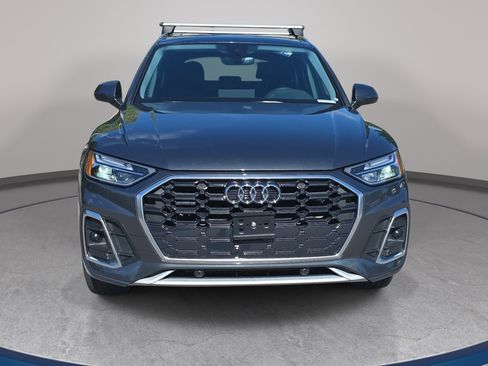 Used 2023 Audi Q5 2.0T Premium w/ Convenience Package AWD/4WD image 2
