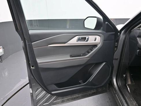 Used 2025 Ford Explorer Active AWD/4WD image 17