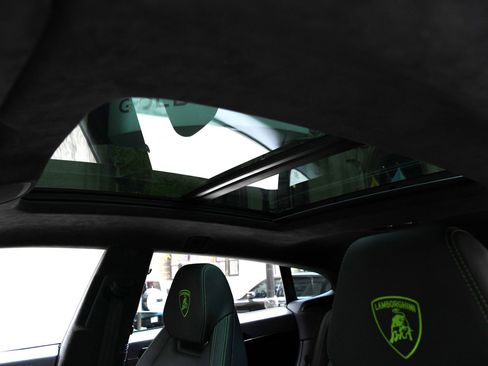 Used 2021 Lamborghini Urus image 21