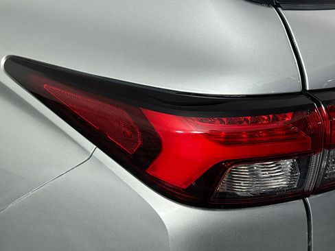 Used 2022 Mitsubishi Outlander SE image 35