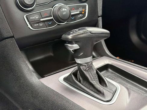 Used 2022 Dodge Charger SXT RWD image 17