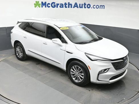 Used 2024 Buick Enclave Premium image 3