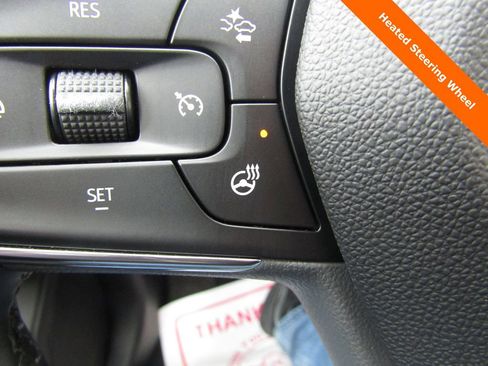 Used 2025 Chevrolet Trax LT w/ LT Convenience Package FWD image 6