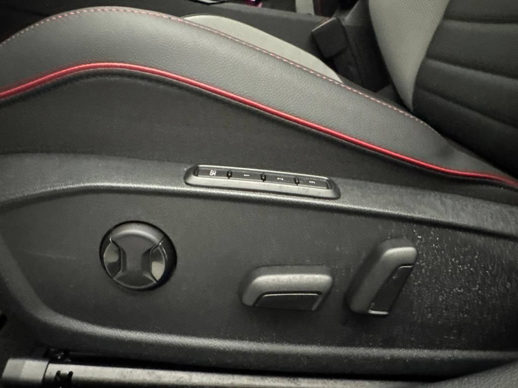 Used 2025 Volkswagen GTI SE FWD image 17