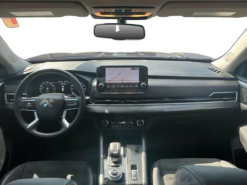 Used 2024 Mitsubishi Outlander SE FWD image 17