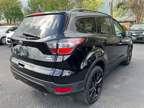 Used 2017 Ford Escape SE w/ SE Sport Appearance Package FWD image 6