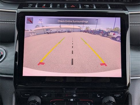 Used 2024 Jeep Grand Cherokee Limited image 20