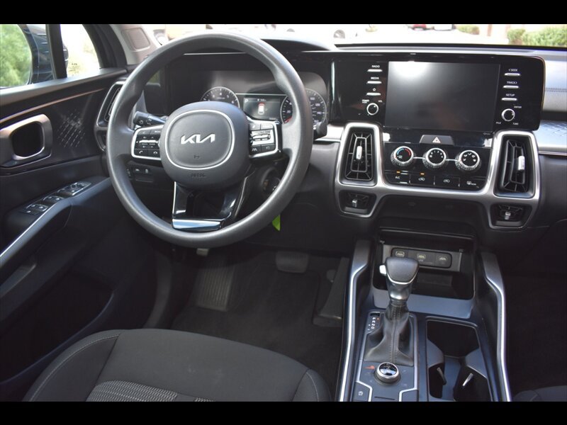 Used 2022 Kia Sorento LX AWD/4WD image 31