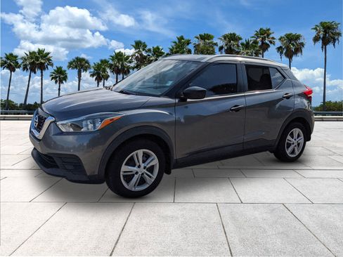 Used 2018 Nissan Kicks S image 4