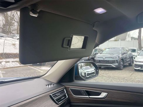 New 2025 Volkswagen Atlas SE image 32