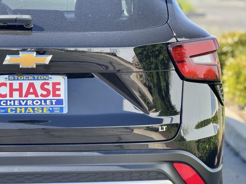 Used 2025 Chevrolet Trax LT image 8