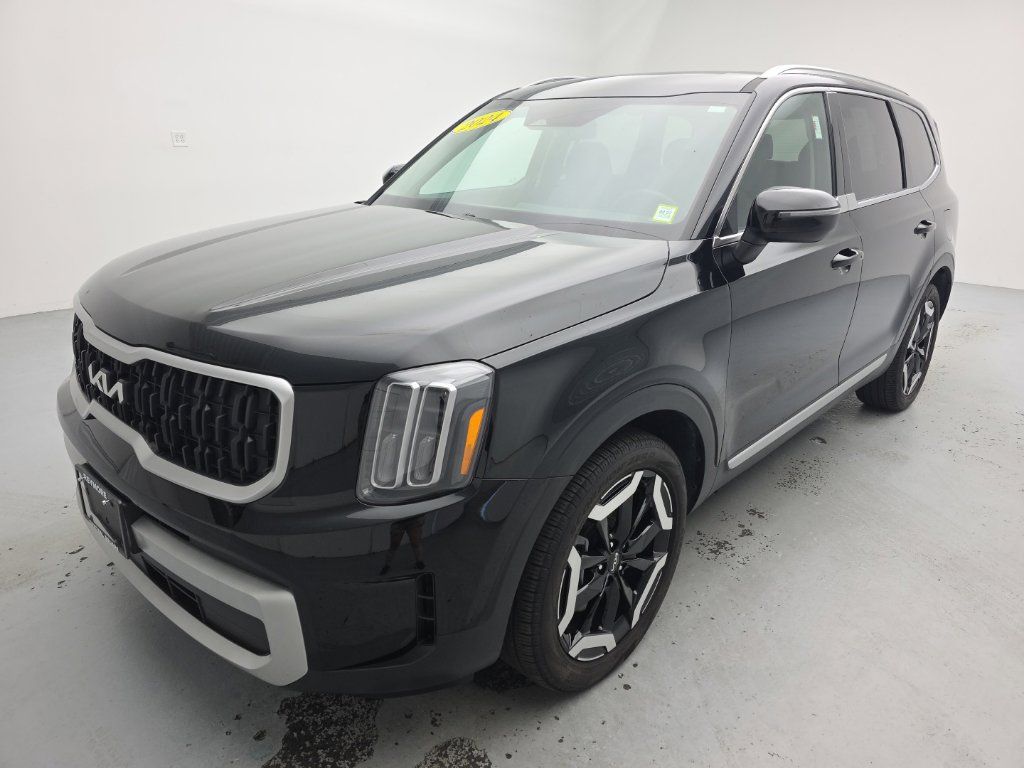 Used 2024 Kia Telluride EX w/ EX Captain's Chair Package AWD/4WD image 4