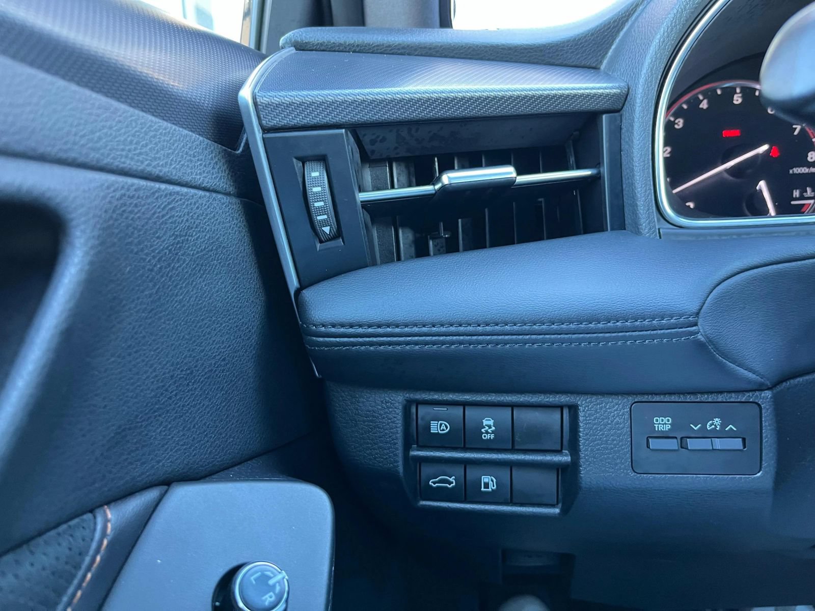 Used 2019 Toyota Avalon XSE FWD image 17