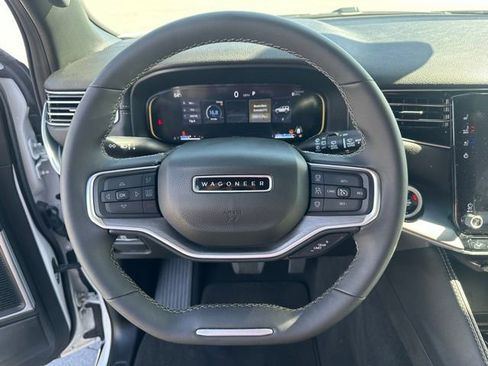 Used 2025 Jeep Wagoneer 4WD image 6