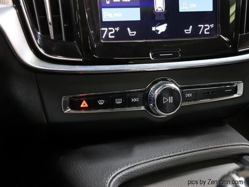 Used 2020 Volvo V90 T6 Cross Country w/ Protection Package Premier image 21