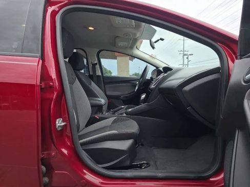 Used 2014 Ford Focus SE image 16