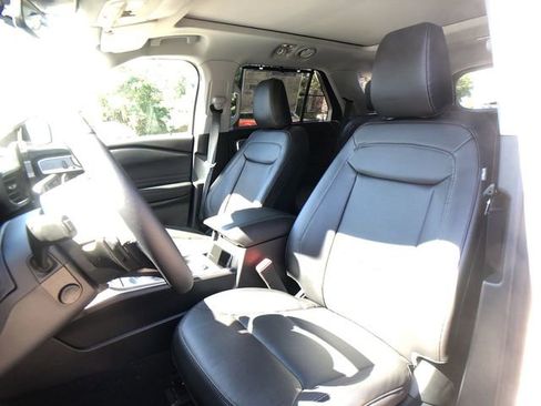 Used 2021 Ford Explorer Limited w/ Equipment Group 301A image 11