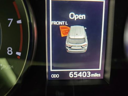 Used 2016 Toyota Highlander XLE image 3