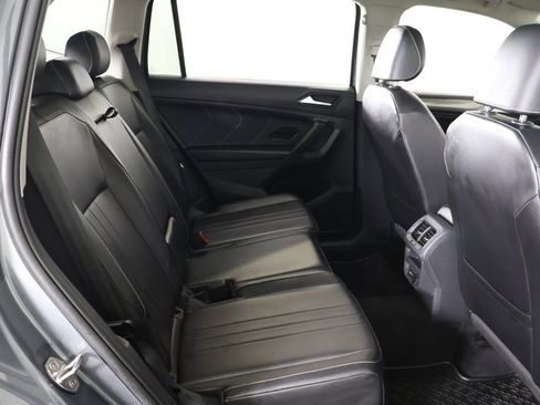 Used 2024 Volkswagen Tiguan SE w/ Panoramic Sunroof Package image 37