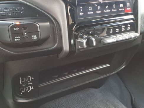 Certified 2025 RAM 2500 Big Horn AWD/4WD image 25