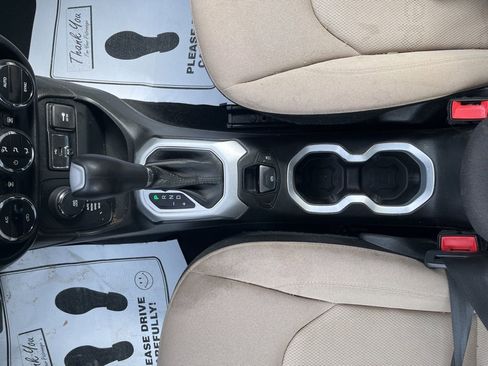 Used 2016 Jeep Renegade Latitude w/ Advanced Technology Group image 29