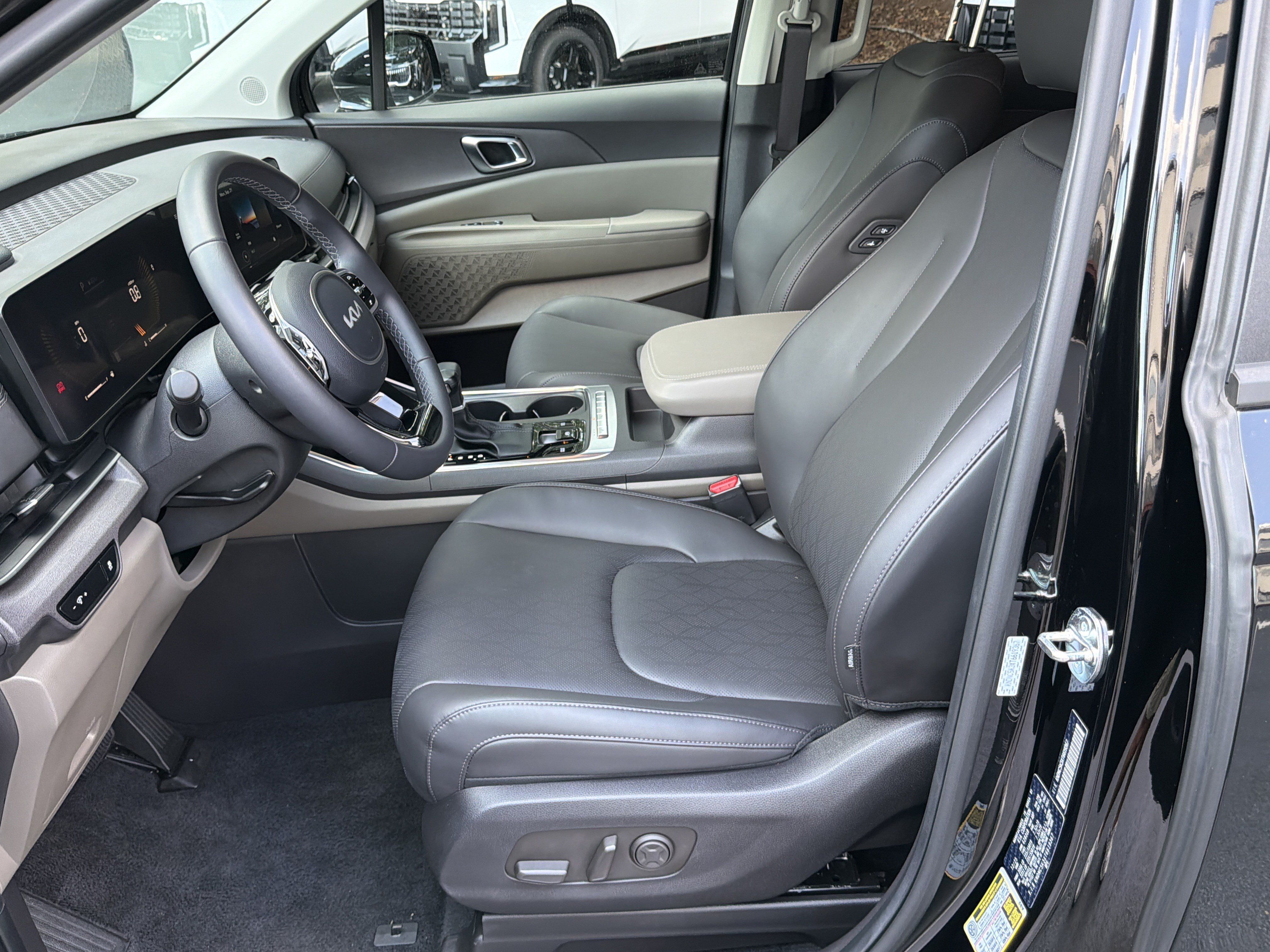 Certified 2026 Kia Carnival EX FWD image 9