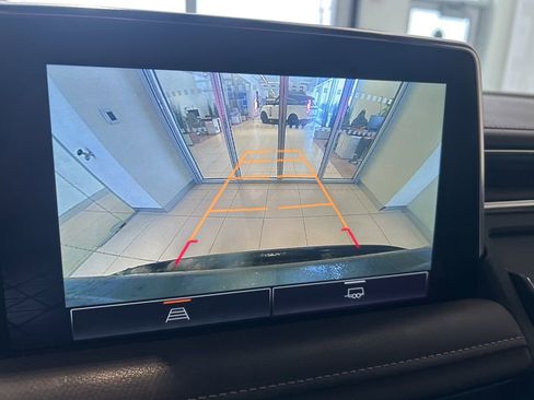 Used 2023 GMC Yukon SLT image 10