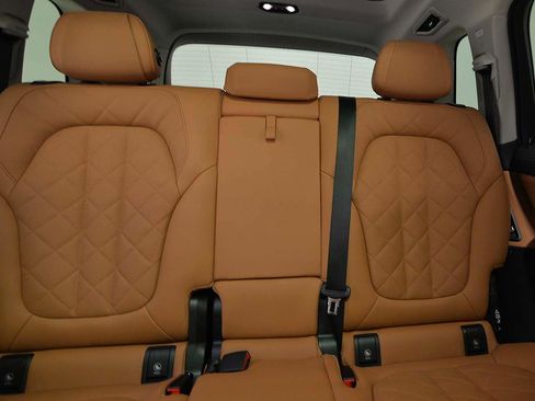 Certified 2025 BMW X7 xDrive40i w/ Premium Package image 9