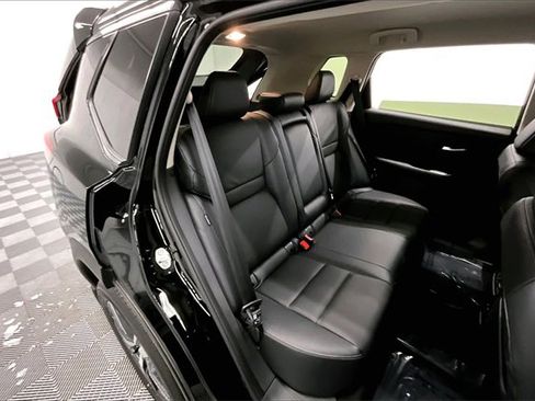 New 2025 Nissan Rogue SL image 32