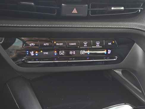 Used 2022 Buick Envision Avenir w/ Safety Package FWD image 23