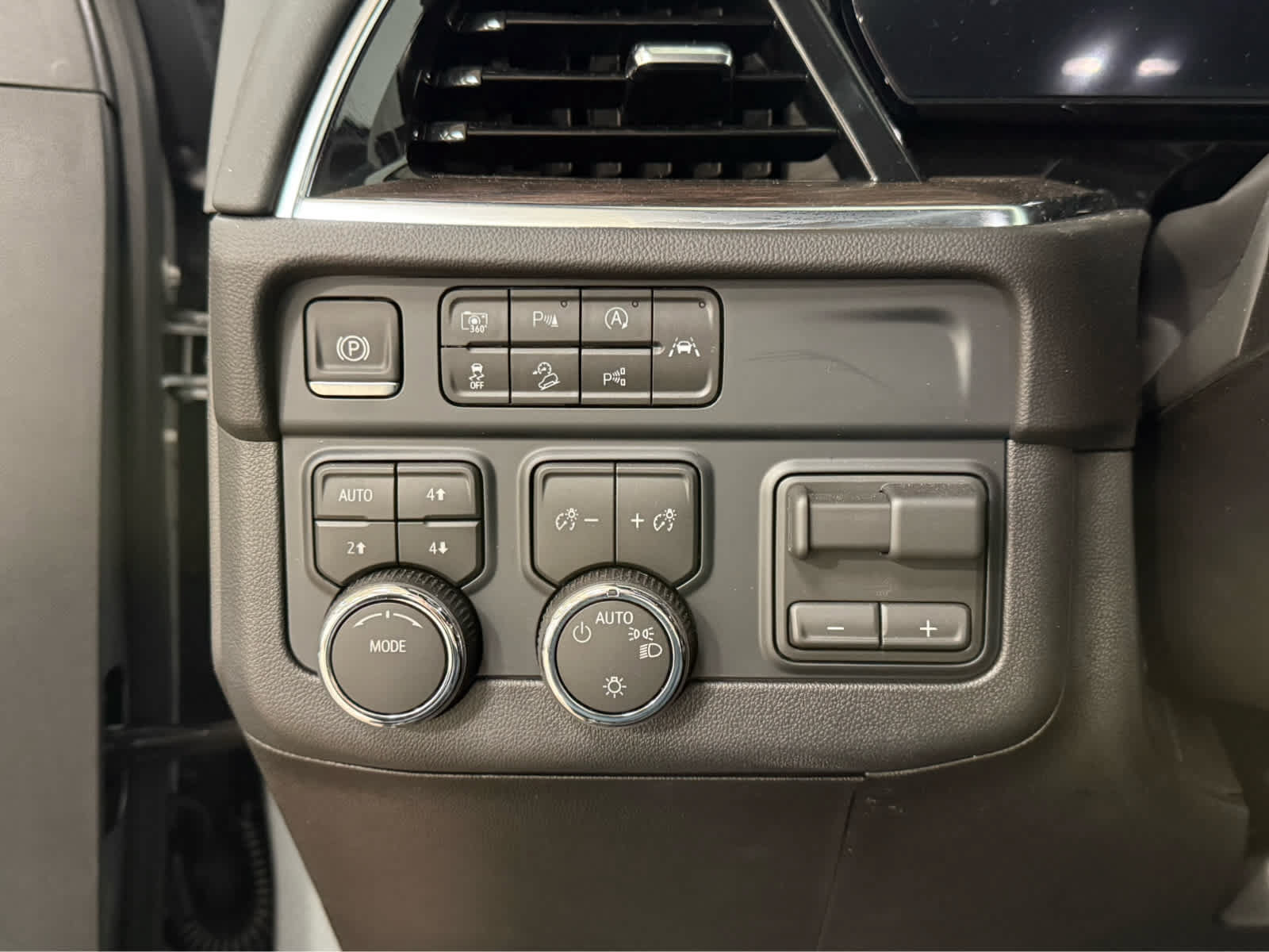 Used 2026 Chevrolet Tahoe LS w/ LPO, Dark Essentials Package AWD/4WD image 25