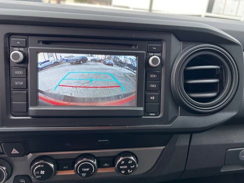 Used 2019 Toyota Tacoma SR w/ SR Convenience Package image 19