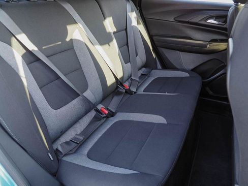 Used 2025 Chevrolet TrailBlazer LT w/ LT Cold Weather Package FWD image 19