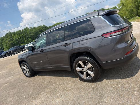 Used 2022 Jeep Grand Cherokee L Limited RWD image 6