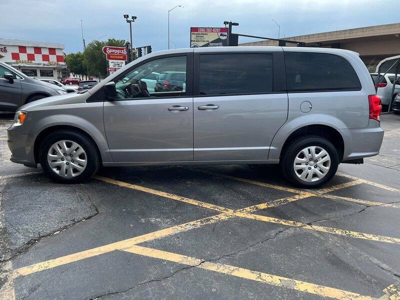 Used 2018 Dodge Grand Caravan SE w/ UConnect Hands-Free Group FWD image 6