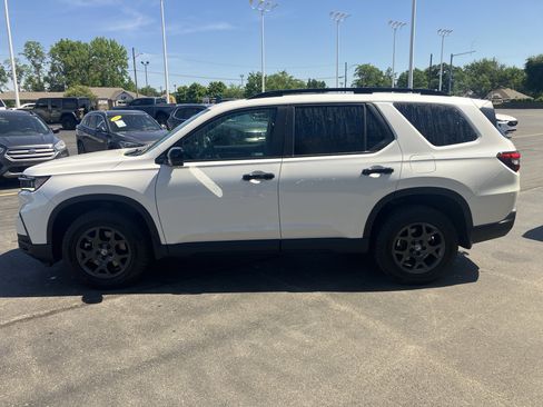 Used 2025 Honda Pilot TrailSport image 4