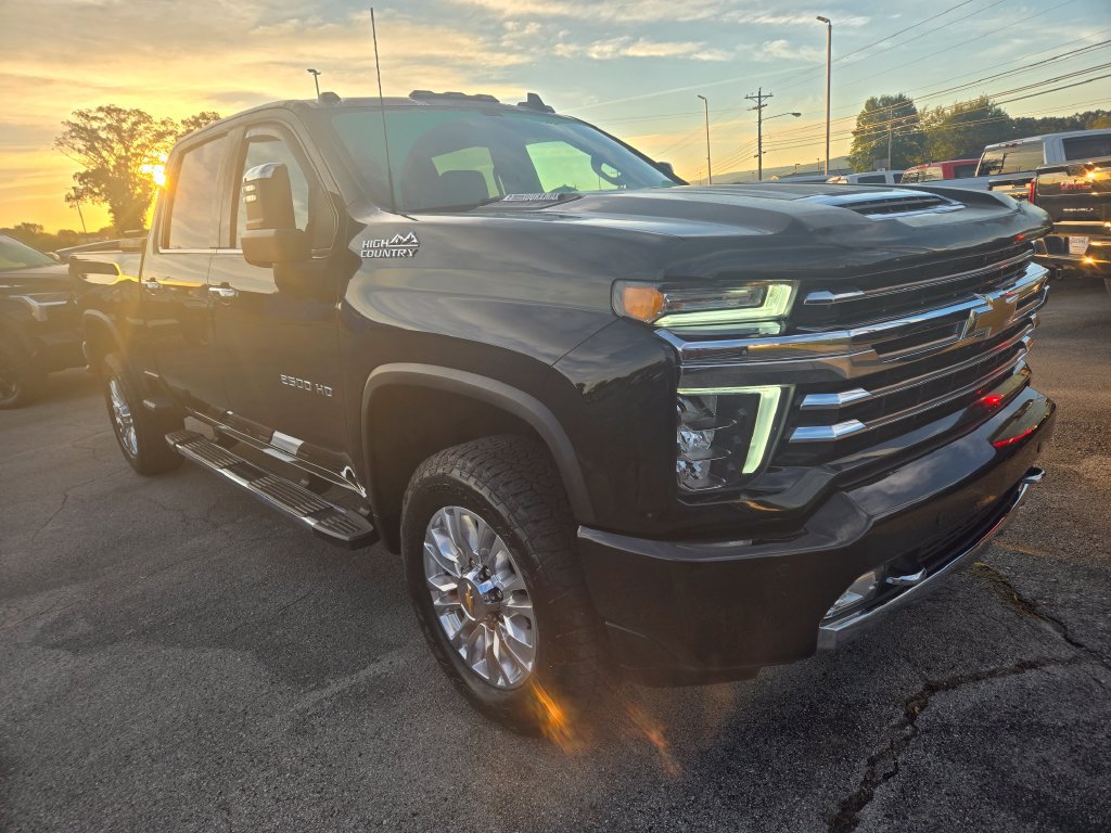 Used 2023 Chevrolet Silverado 2500 High Country w/ Z71 Off-Road Package AWD/4WD image 2