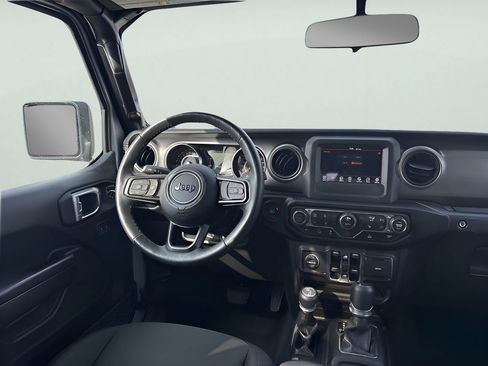 Used 2022 Jeep Gladiator Willys image 17