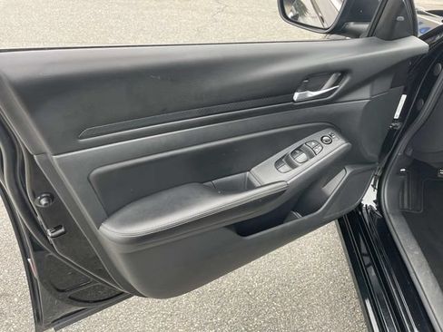 Used 2024 Nissan Altima 2.5 SV FWD image 17