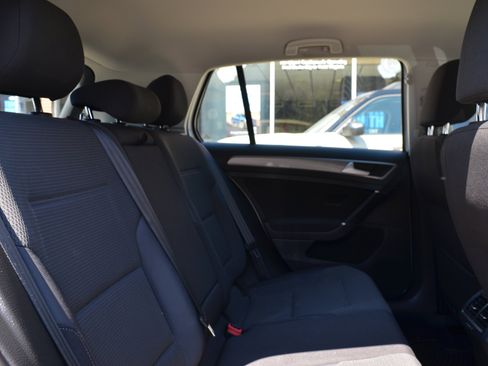 Used 2016 Volkswagen Golf S image 18