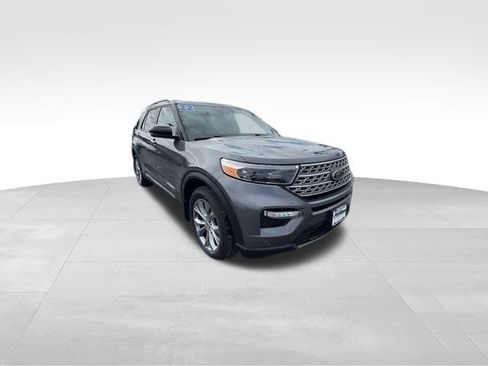 Used 2022 Ford Explorer Limited w/ Equipment Group 301A AWD/4WD image 2