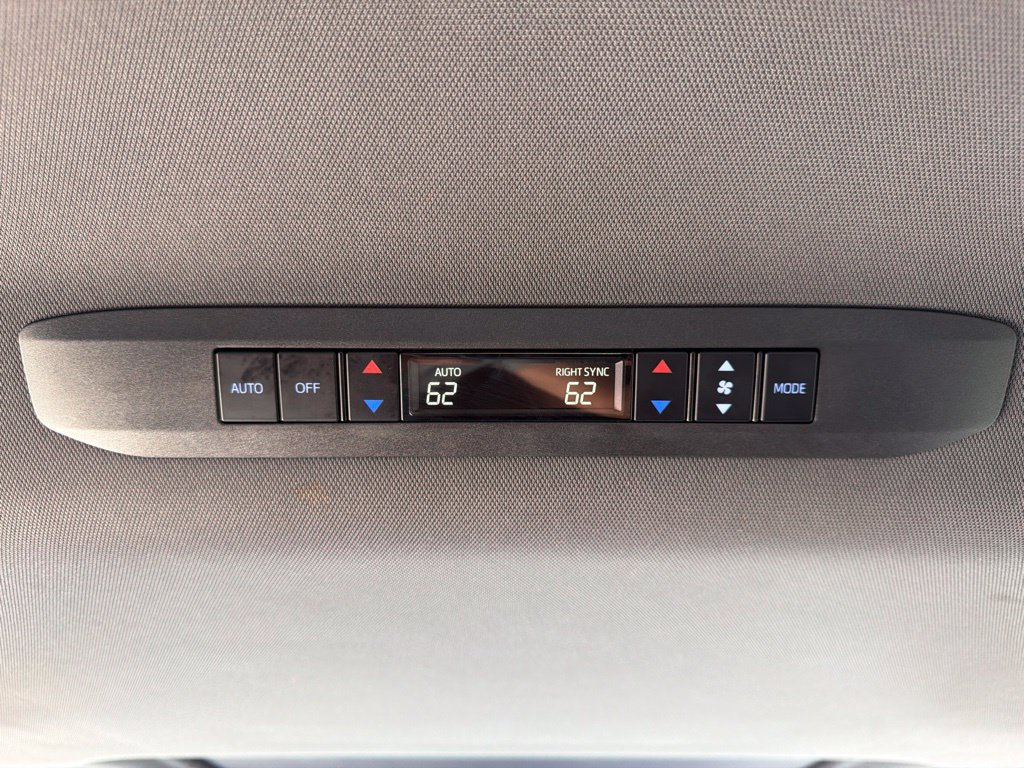 Used 2022 Toyota Sienna XSE AWD/4WD image 22