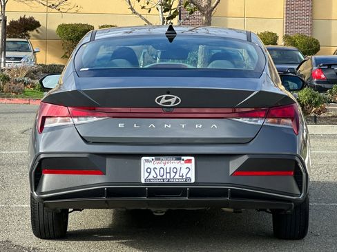 Used 2024 Hyundai Elantra SEL image 5